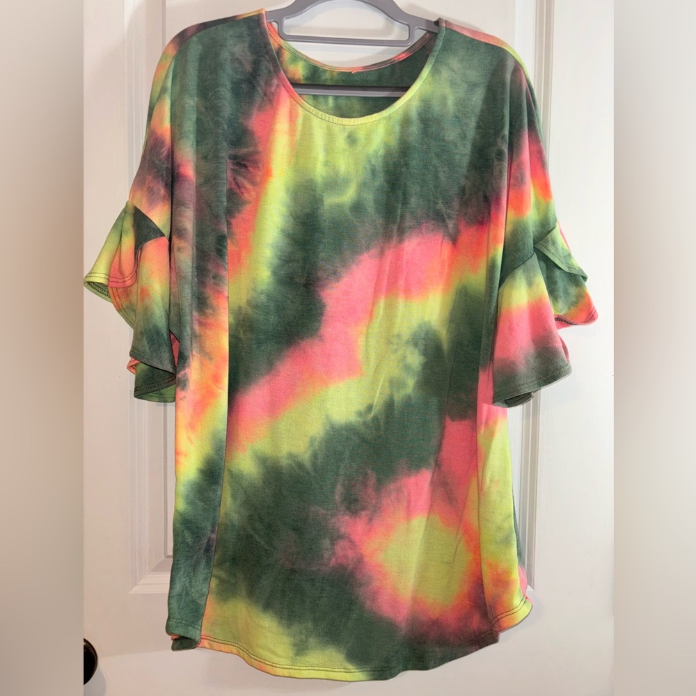 2X Tie-dyed short ruffled sleeve, terry material, EUC